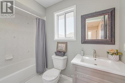 52 Taylor Drive, Barrie, ON - Indoor Photo Showing Bathroom