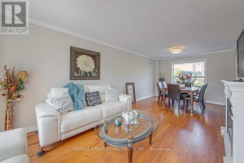 52 Taylor Drive, Barrie, ON - Indoor Photo Showing Living Room