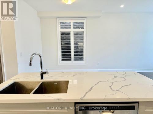 2459 Saw Whet Boulevard, Oakville (Glen Abbey), ON - Indoor Photo Showing Kitchen