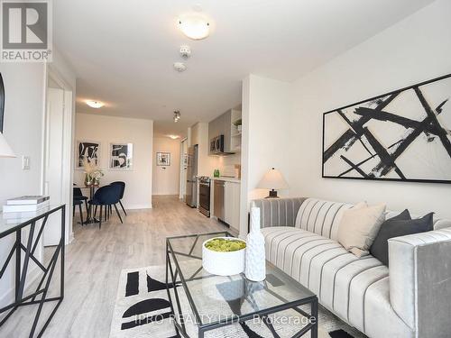 404 - 4655 Metcalfe Avenue, Mississauga, ON - Indoor Photo Showing Living Room