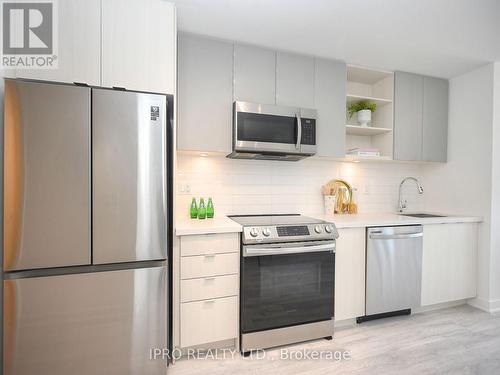 404 - 4655 Metcalfe Avenue, Mississauga, ON - Indoor Photo Showing Kitchen With Stainless Steel Kitchen With Upgraded Kitchen