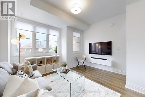 221 - 370 Hopewell Avenue, Toronto, ON - Indoor Photo Showing Living Room
