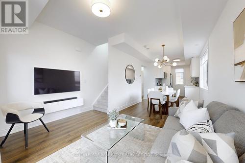 221 - 370 Hopewell Avenue, Toronto, ON - Indoor Photo Showing Living Room