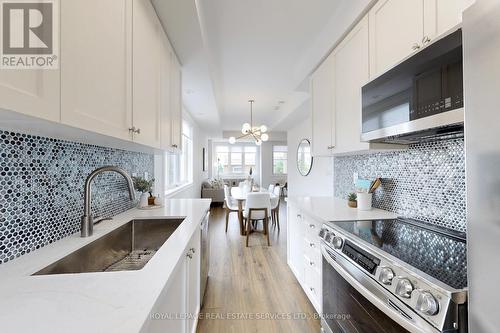 221 - 370 Hopewell Avenue, Toronto, ON - Indoor Photo Showing Kitchen With Upgraded Kitchen