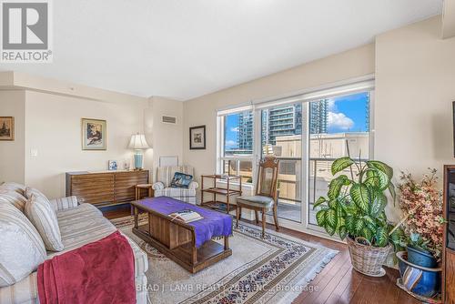 905 - 350 Princess Royal Drive, Mississauga, ON - Indoor Photo Showing Living Room