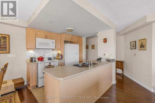 905 - 350 Princess Royal Drive, Mississauga, ON - Indoor Photo Showing Kitchen With Double Sink