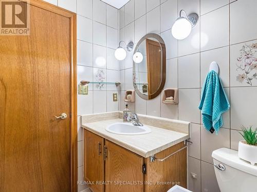 12 Fonthill Place, Toronto, ON - Indoor Photo Showing Bathroom