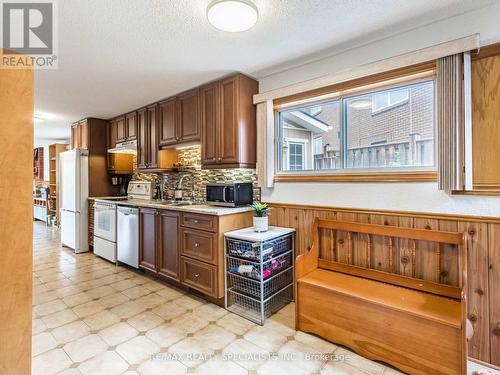12 Fonthill Place, Toronto, ON - Indoor Photo Showing Kitchen