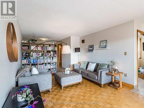 12 Fonthill Place, Toronto, ON - Indoor Photo Showing Living Room