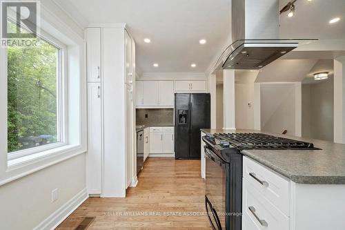 10 Joseph Street, Mississauga, ON - Indoor Photo Showing Kitchen With Upgraded Kitchen