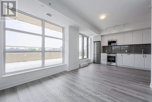 406 - 1787 St Clair Avenue W, Toronto, ON - Indoor Photo Showing Kitchen