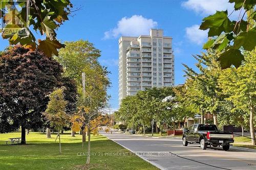 1101 - 3865 Lake Shore Boulevard W, Toronto, ON - Outdoor