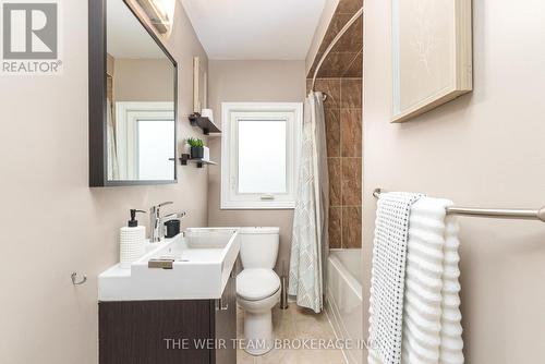 301 Lumsden Avenue, Toronto, ON - Indoor Photo Showing Bathroom