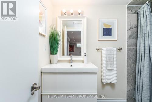 301 Lumsden Avenue, Toronto, ON - Indoor Photo Showing Bathroom