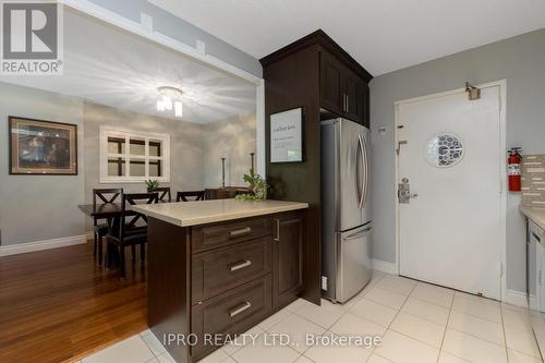 219 - 50 Mississauga Valley Boulevard, Mississauga, ON - Indoor Photo Showing Kitchen