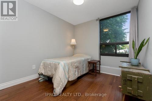 219 - 50 Mississauga Valley Boulevard, Mississauga, ON - Indoor Photo Showing Bedroom