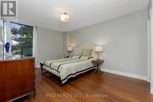 219 - 50 Mississauga Valley Boulevard, Mississauga, ON - Indoor Photo Showing Bedroom