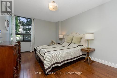 219 - 50 Mississauga Valley Boulevard, Mississauga, ON - Indoor Photo Showing Bedroom