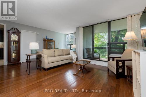 219 - 50 Mississauga Valley Boulevard, Mississauga, ON - Indoor Photo Showing Living Room