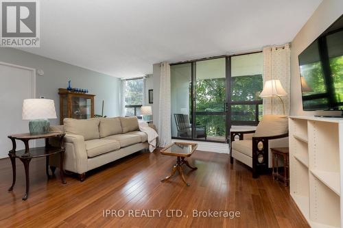 219 - 50 Mississauga Valley Boulevard, Mississauga, ON - Indoor Photo Showing Living Room