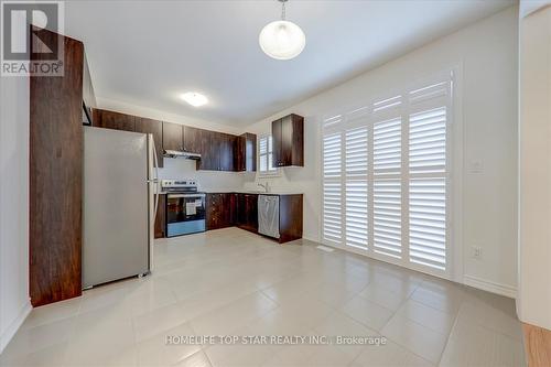 55 Brethet Heights, New Tecumseth, ON - Indoor Photo Showing Kitchen