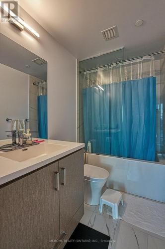 1021 - 38 Honeycrisp Crescent, Vaughan, ON - Indoor Photo Showing Bathroom