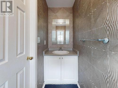 16 Hartney Drive, Richmond Hill, ON - Indoor Photo Showing Bathroom