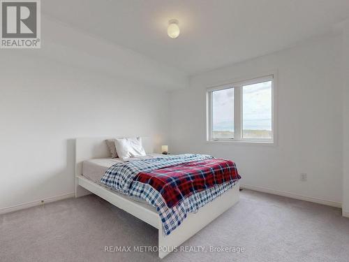 16 Hartney Drive, Richmond Hill, ON - Indoor Photo Showing Bedroom