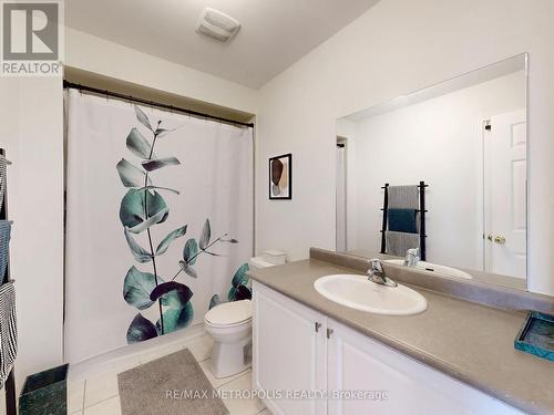 16 Hartney Drive, Richmond Hill, ON - Indoor Photo Showing Bathroom