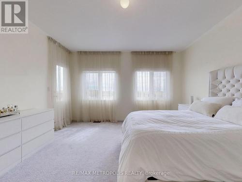 16 Hartney Drive, Richmond Hill, ON - Indoor Photo Showing Bedroom