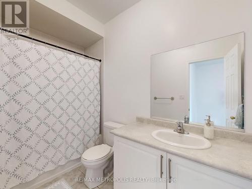 16 Hartney Drive, Richmond Hill, ON - Indoor Photo Showing Bathroom