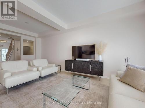 16 Hartney Drive, Richmond Hill, ON - Indoor Photo Showing Living Room