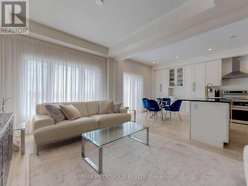 16 Hartney Drive, Richmond Hill, ON - Indoor Photo Showing Living Room