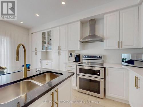16 Hartney Drive, Richmond Hill, ON - Indoor Photo Showing Kitchen With Double Sink