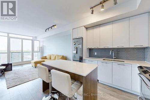 1616 - 9471 Yonge Street, Richmond Hill, ON - Indoor Photo Showing Kitchen With Upgraded Kitchen