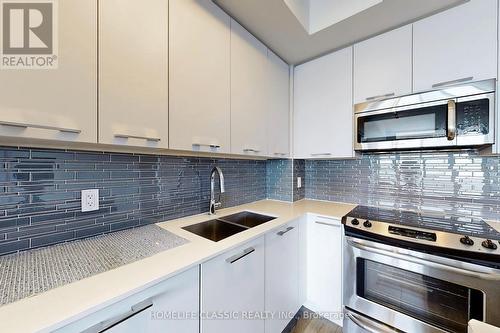 1616 - 9471 Yonge Street, Richmond Hill, ON - Indoor Photo Showing Kitchen With Double Sink With Upgraded Kitchen