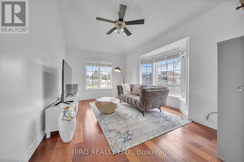 2 Country Lane, Barrie (Painswick South), ON - Indoor Photo Showing Living Room