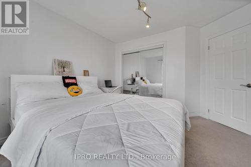 2 Country Lane, Barrie, ON - Indoor Photo Showing Bedroom