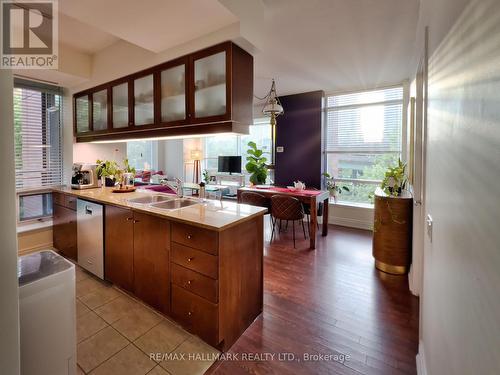 410W - 500 Queens Quay W, Toronto, ON - Indoor Photo Showing Kitchen With Double Sink