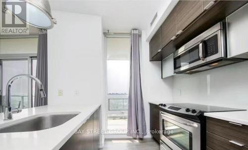 2209 - 62 Forest Manor Road, Toronto, ON - Indoor Photo Showing Kitchen