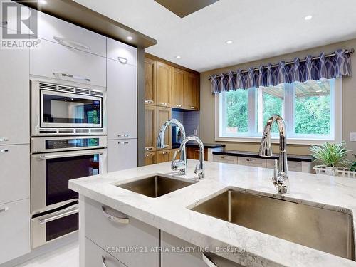 6 Willow Heights Court, Toronto, ON - Indoor Photo Showing Kitchen