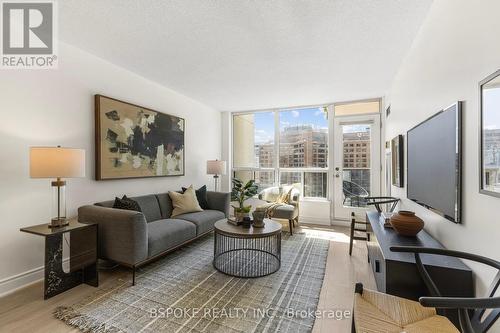 1606 - 750 Bay Street, Toronto, ON - Indoor Photo Showing Living Room