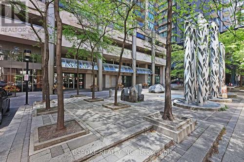 1606 - 750 Bay Street, Toronto, ON - Outdoor