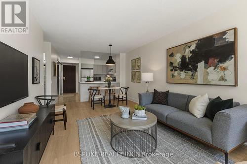 1606 - 750 Bay Street, Toronto, ON - Indoor Photo Showing Living Room