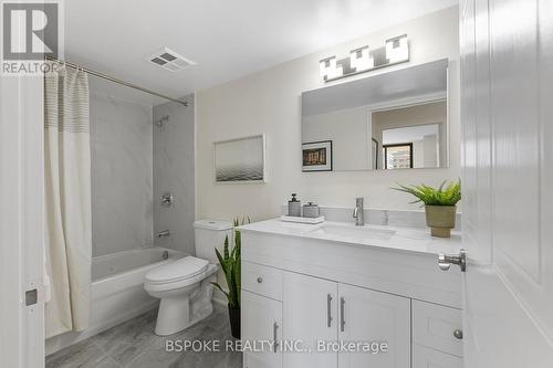 1606 - 750 Bay Street, Toronto, ON - Indoor Photo Showing Bathroom