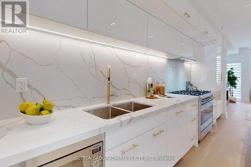 19 Flax Field Lane, Toronto, ON - Indoor Photo Showing Kitchen With Double Sink With Upgraded Kitchen