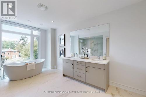 19 Flax Field Lane, Toronto, ON - Indoor Photo Showing Bathroom