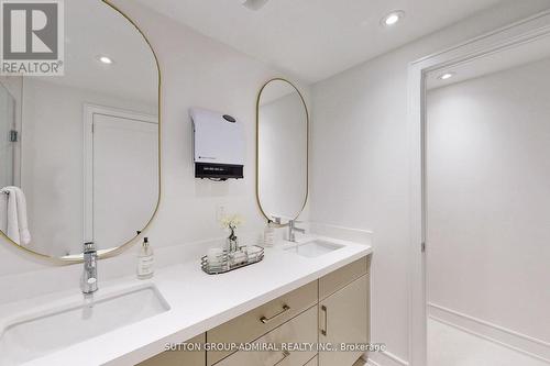 19 Flax Field Lane, Toronto, ON - Indoor Photo Showing Bathroom