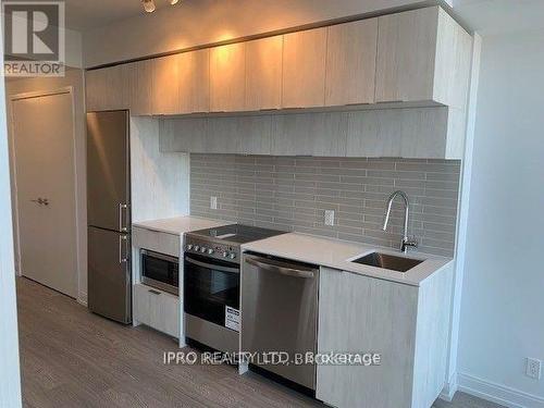 Ph15 - 181 Dundas Street E, Toronto, ON - Indoor Photo Showing Kitchen With Upgraded Kitchen