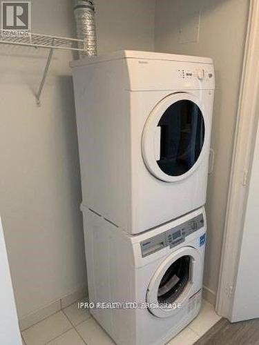 Ph15 - 181 Dundas Street E, Toronto, ON - Indoor Photo Showing Laundry Room